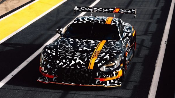 Кога: 2027
Изглежда, че Mercedes удвоява усилията си върху пистовите V8 чудовища, защото също така потвърди завръщането на свещената емблема  Black Series за AMG GT. Предназначен да бъде на върха на гамата GT от второ поколение, той ще се отличава съществено от по-слабите си братя, тъй като е специално разработен като основа за състезателния AMG GT3. Вероятно и той ще получи 4,0-литров V8 двигател с плосък колянов вал. 
